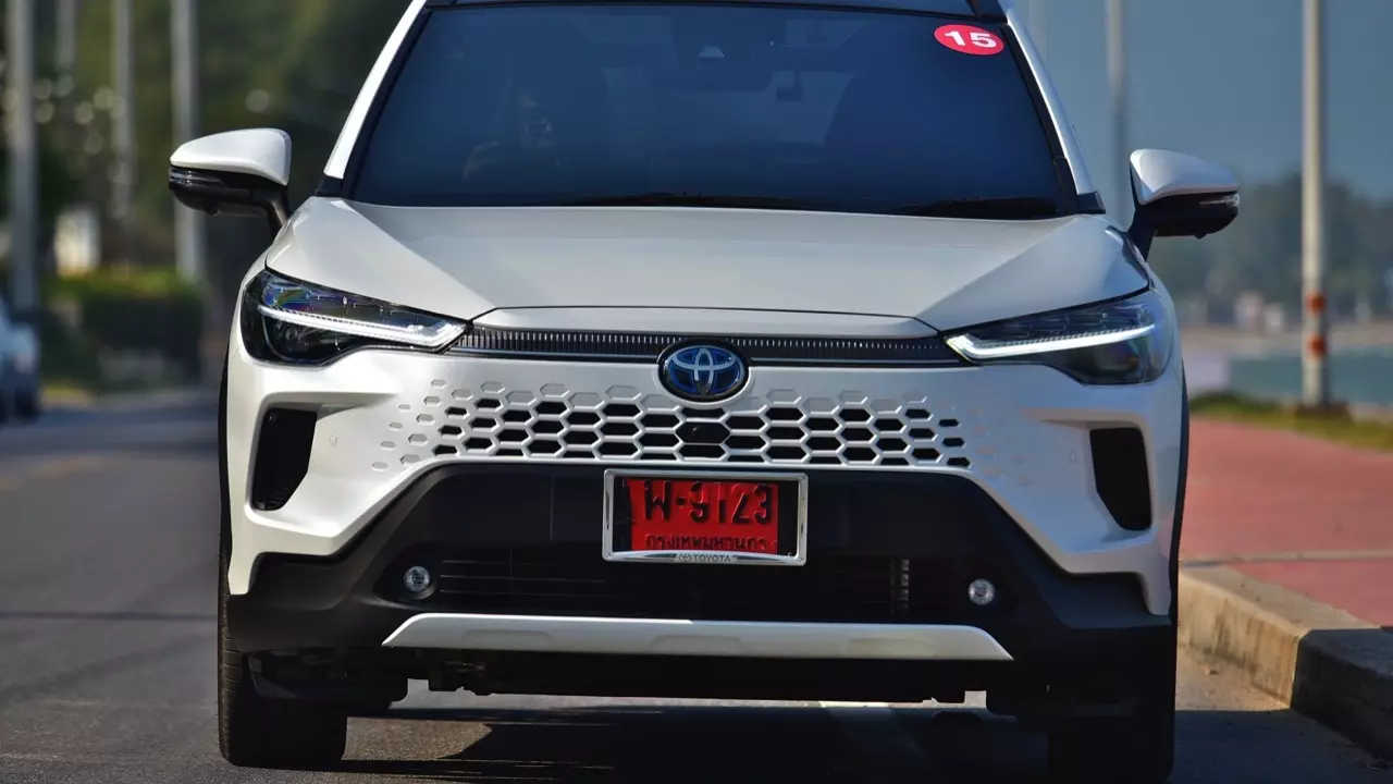หน้าไม่บึ้ง ตัวตึงสายประหยัด ลองขับ TOYOTA COROLLA CROSS รุ่นปรับโฉม 2024 ของดีที่รอคอย