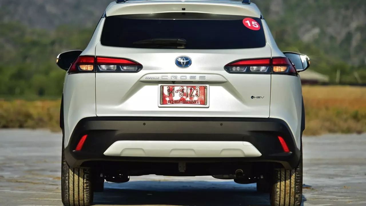 หน้าไม่บึ้ง ตัวตึงสายประหยัด ลองขับ TOYOTA COROLLA CROSS รุ่นปรับโฉม 2024 ของดีที่รอคอย