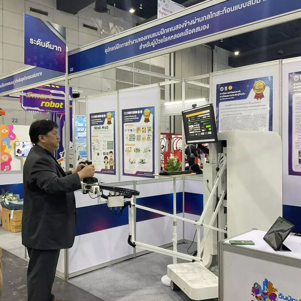 'Arm booster' นวัตกรรมเสริมพลังใจ กายภาพผู้ป่วยโรคหลอดเลือดสมอง