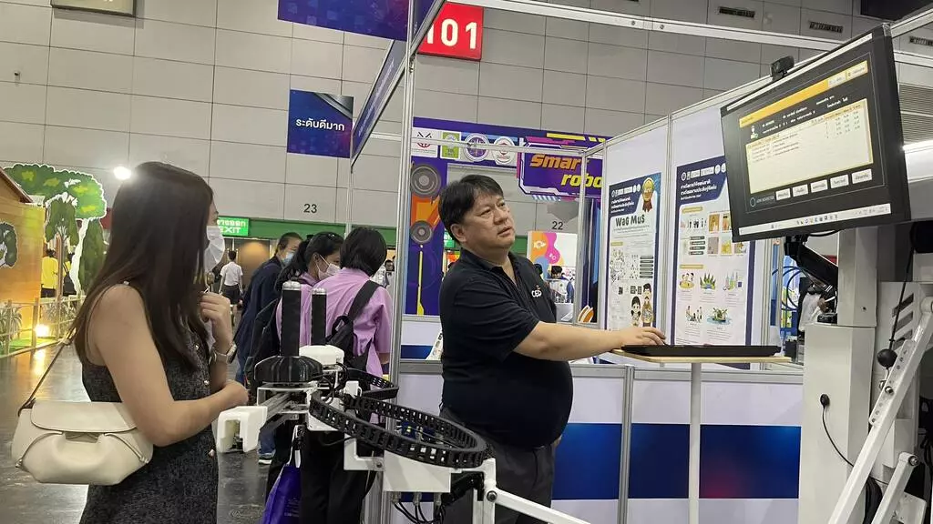 'Arm booster' นวัตกรรมเสริมพลังใจ กายภาพผู้ป่วยโรคหลอดเลือดสมอง