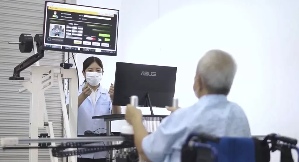 'Arm booster' นวัตกรรมเสริมพลังใจ กายภาพผู้ป่วยโรคหลอดเลือดสมอง