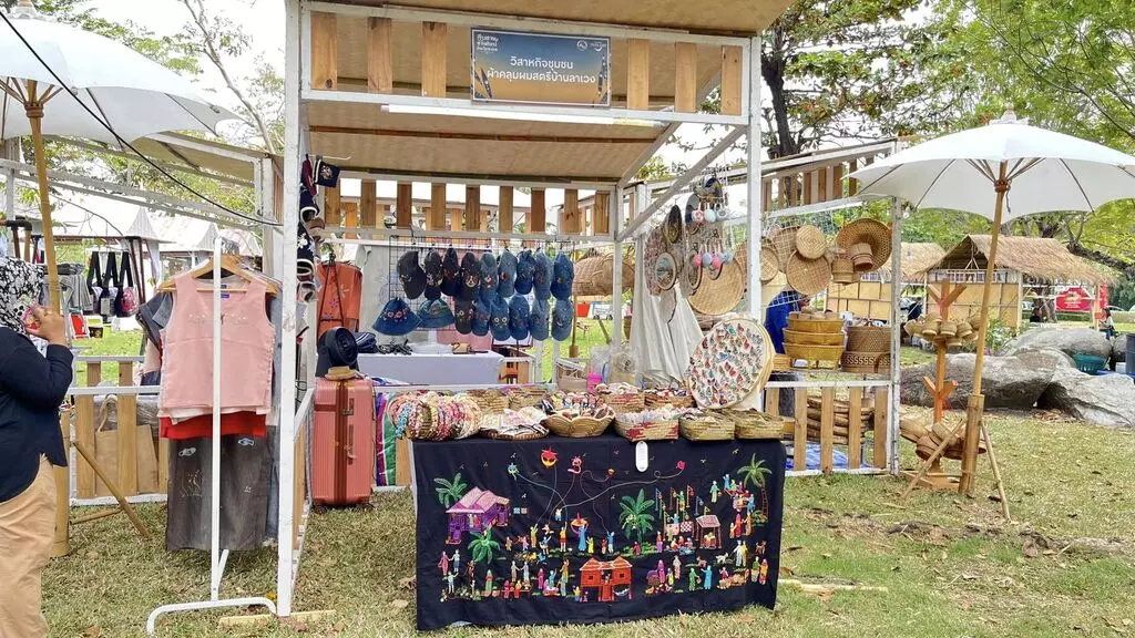 'Lava Laweng' หัตถศิลป์เลียนธรรมชาติ ของดีพลังหญิงเมืองนราธิวาส