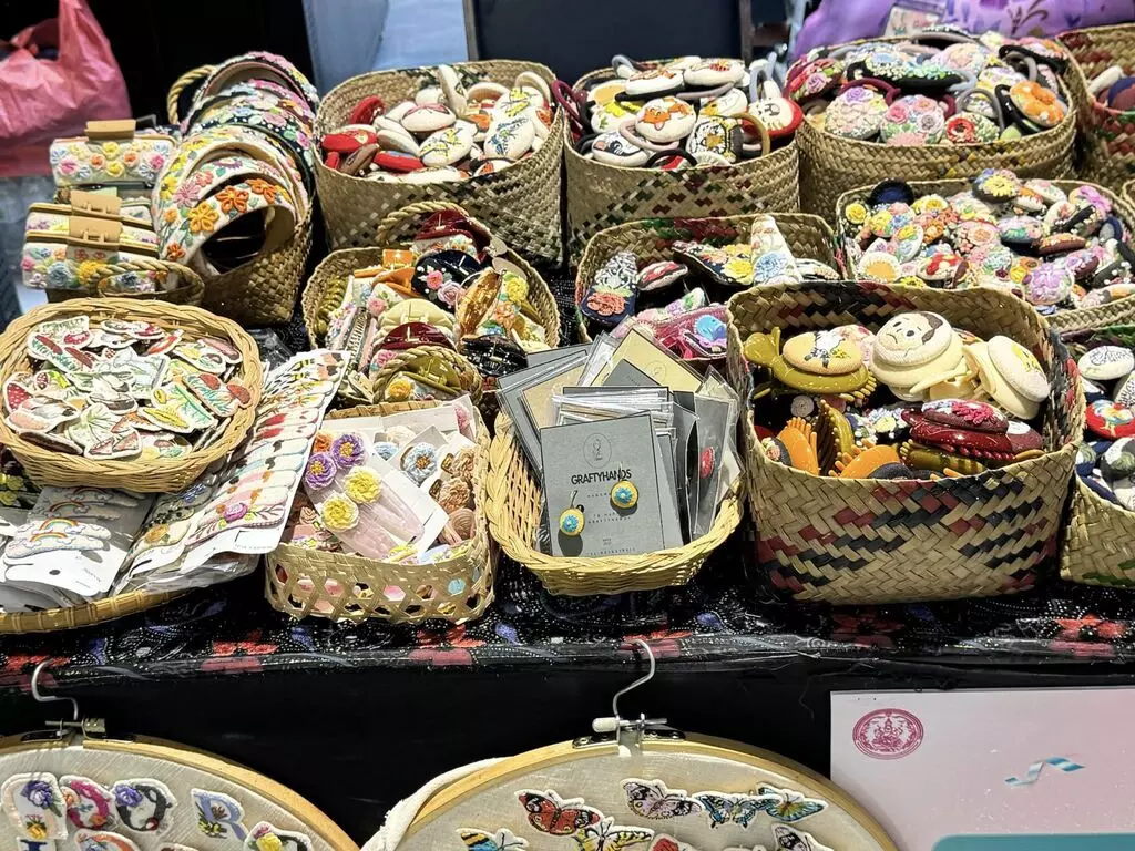 'Lava Laweng' หัตถศิลป์เลียนธรรมชาติ ของดีพลังหญิงเมืองนราธิวาส