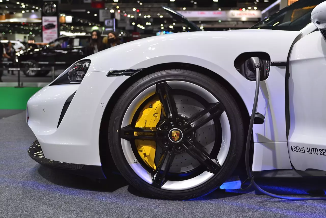 Porsche taycan turbo s deals 761 hp