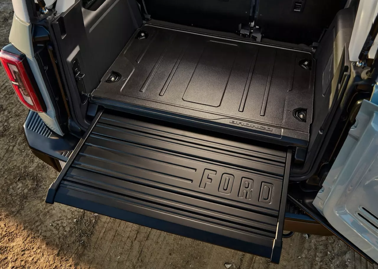 มุ้งมิ้งวิ่งลุยฝุ่น โผล่แล้ว สุดหล่อสายลุย FORD NEW BRONCO 2021