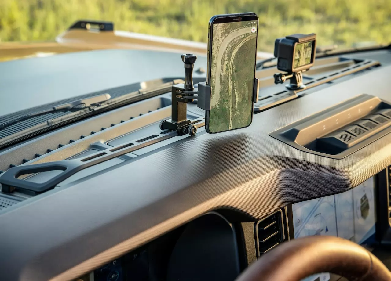 มุ้งมิ้งวิ่งลุยฝุ่น โผล่แล้ว สุดหล่อสายลุย FORD NEW BRONCO 2021
