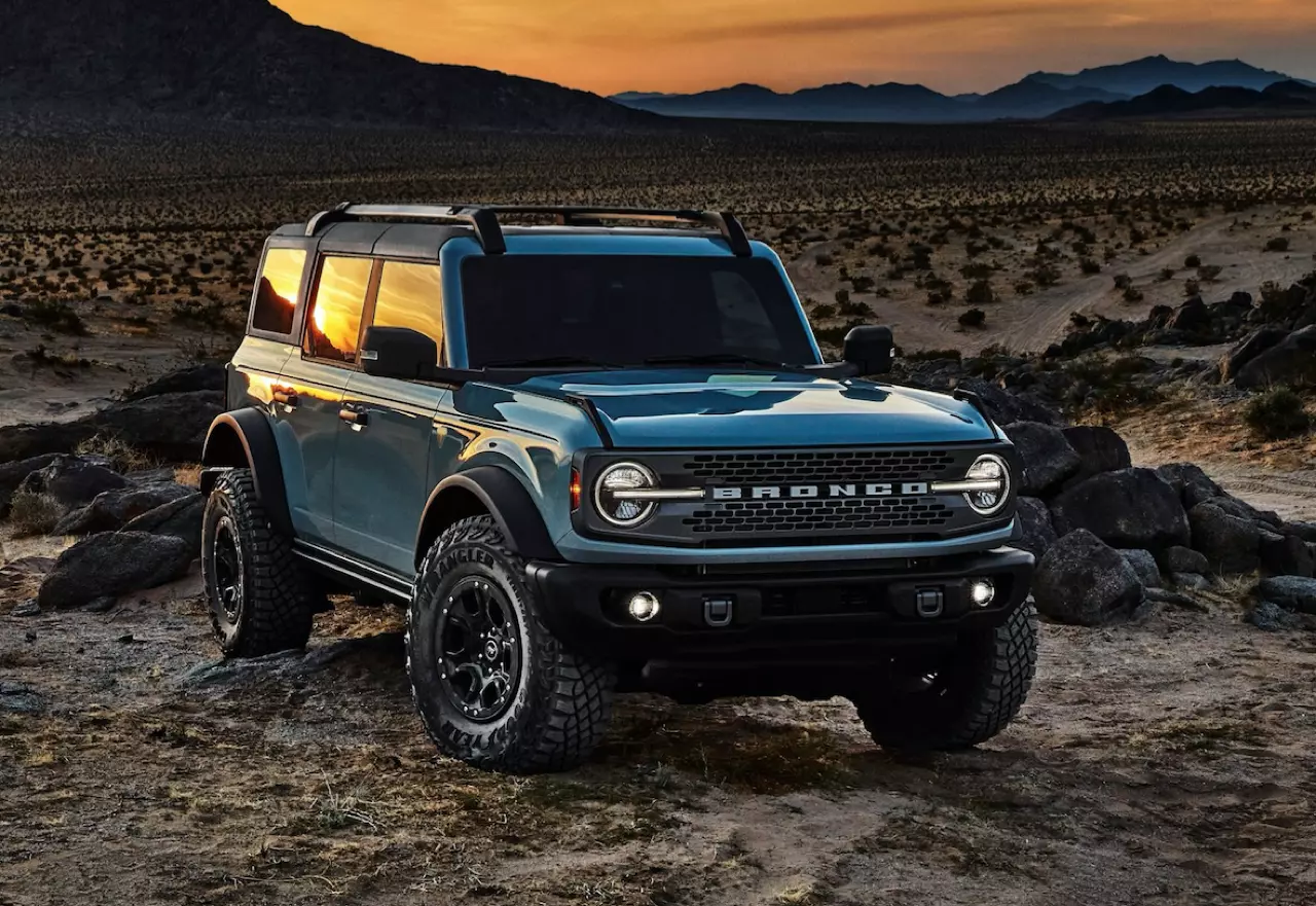 มุ้งมิ้งวิ่งลุยฝุ่น โผล่แล้ว สุดหล่อสายลุย FORD NEW BRONCO 2021