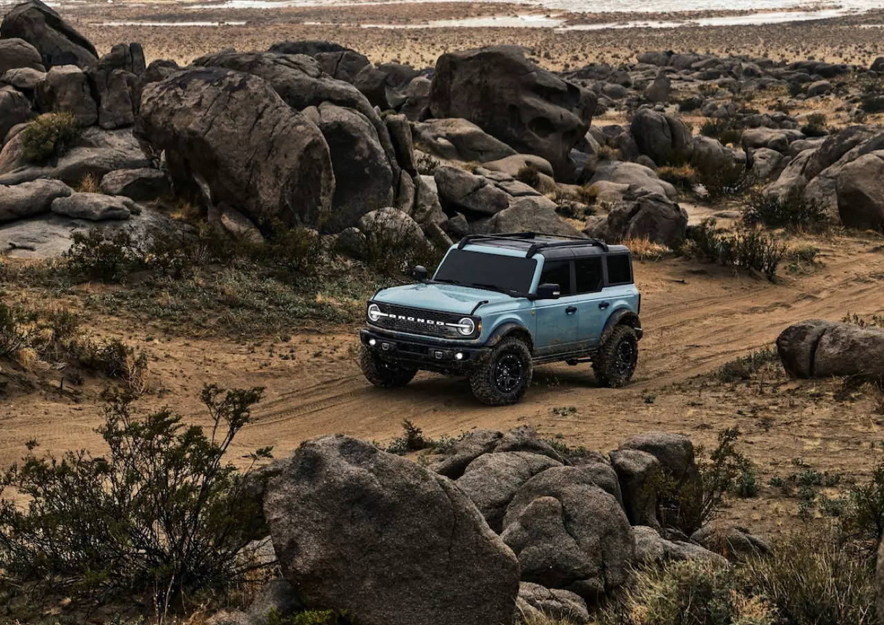 มุ้งมิ้งวิ่งลุยฝุ่น โผล่แล้ว สุดหล่อสายลุย FORD NEW BRONCO 2021