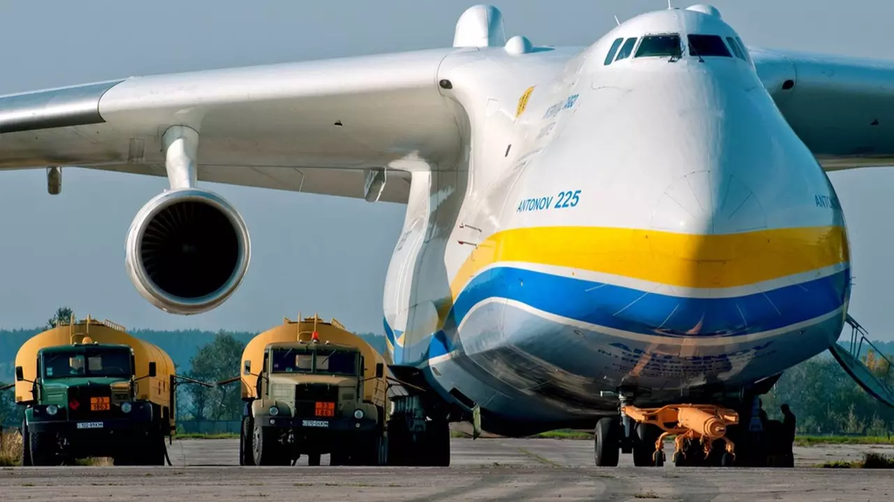 ส่อง เครื่องบินลำเลียงใหญ่ที่สุดในโลก ANTONOV AN 225 MRIYA