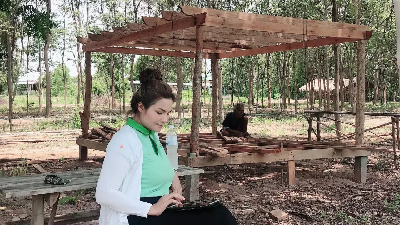 เกษตรกรผัวหาบเมียคอน เลี้ยง "ไก่ซิลกี้" ชิลๆ อาชีพทำเงิน เดือนละ 6 หมื่น