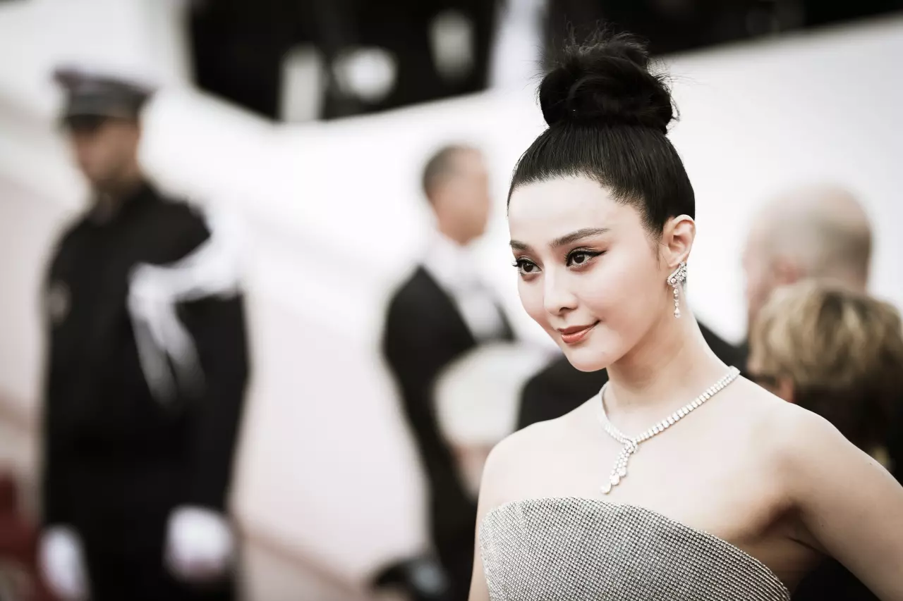เส้นทางชีวิตอีกด้าน 'ฟ่าน ปิงปิง' ใฝ่สูง งัดรุ่นใหญ่ แย่งงานเพื่อนดารา!