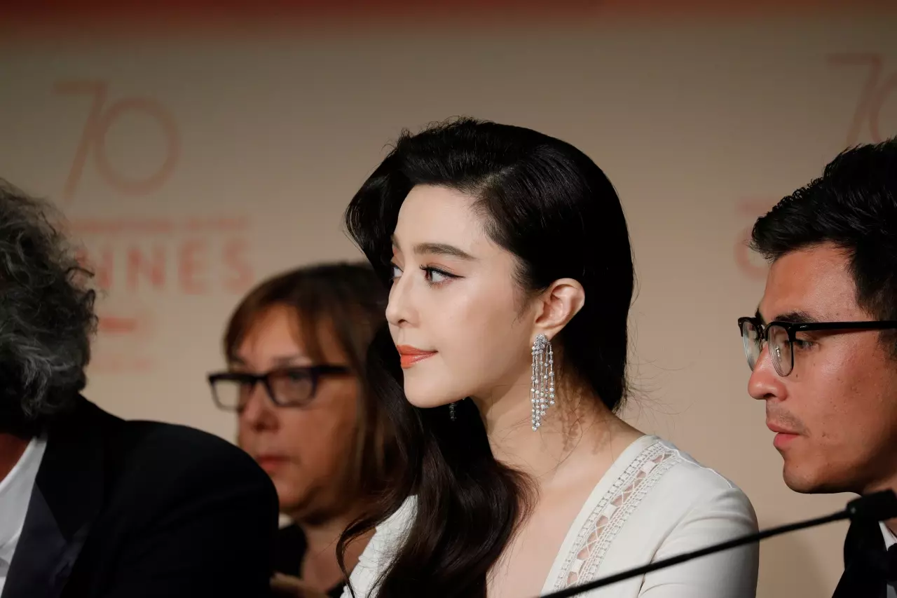 เส้นทางชีวิตอีกด้าน 'ฟ่าน ปิงปิง' ใฝ่สูง งัดรุ่นใหญ่ แย่งงานเพื่อนดารา!