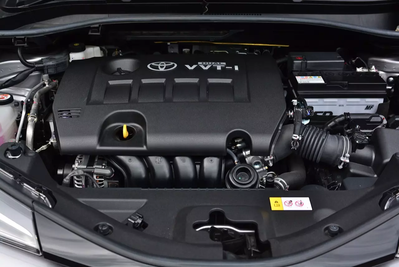 เปรียบมวย TOYOTA C-HR 1.8 MID ปะทะ HONDA HR-V 1.8 RS