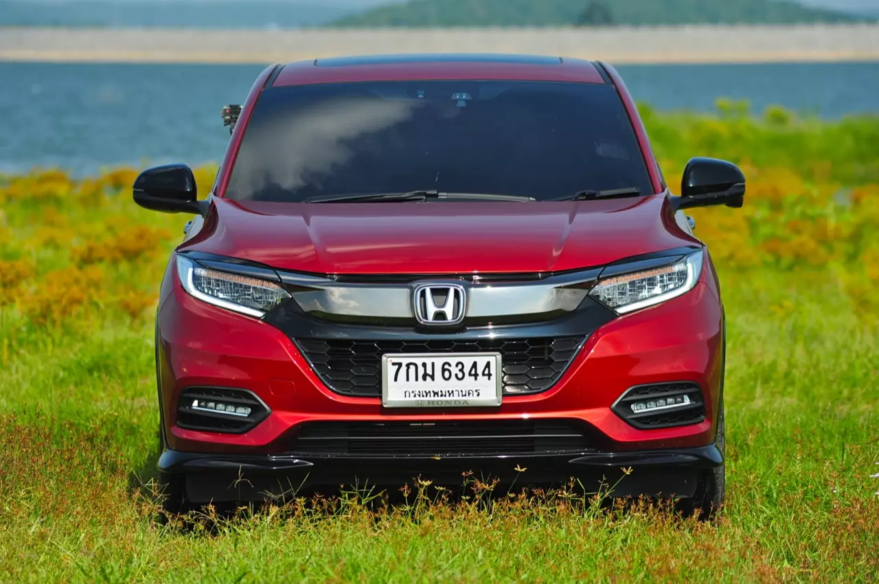 เปรียบมวย TOYOTA C-HR 1.8 MID ปะทะ HONDA HR-V 1.8 RS