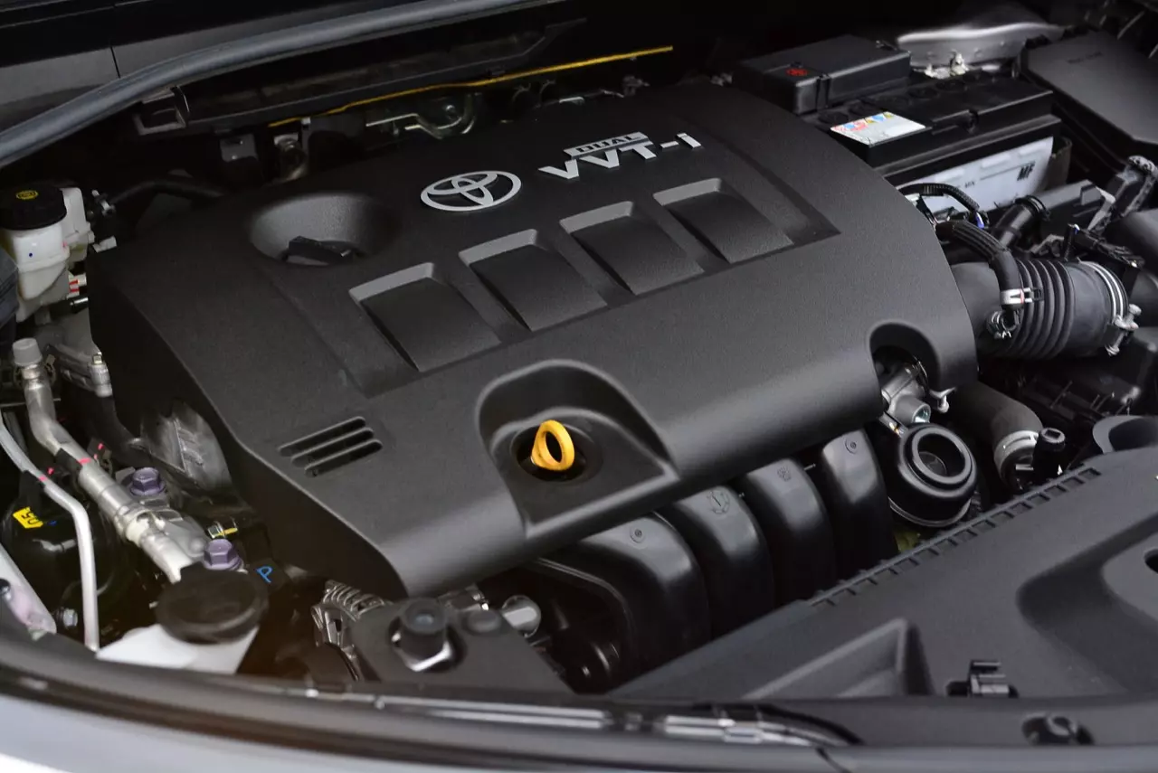 เปรียบมวย TOYOTA C-HR 1.8 MID ปะทะ HONDA HR-V 1.8 RS