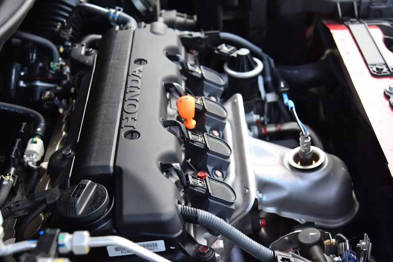 เปรียบมวย TOYOTA C-HR 1.8 MID ปะทะ HONDA HR-V 1.8 RS