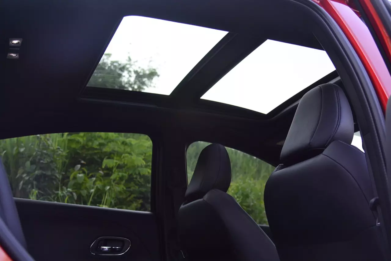 เปรียบมวย TOYOTA C-HR 1.8 MID ปะทะ HONDA HR-V 1.8 RS