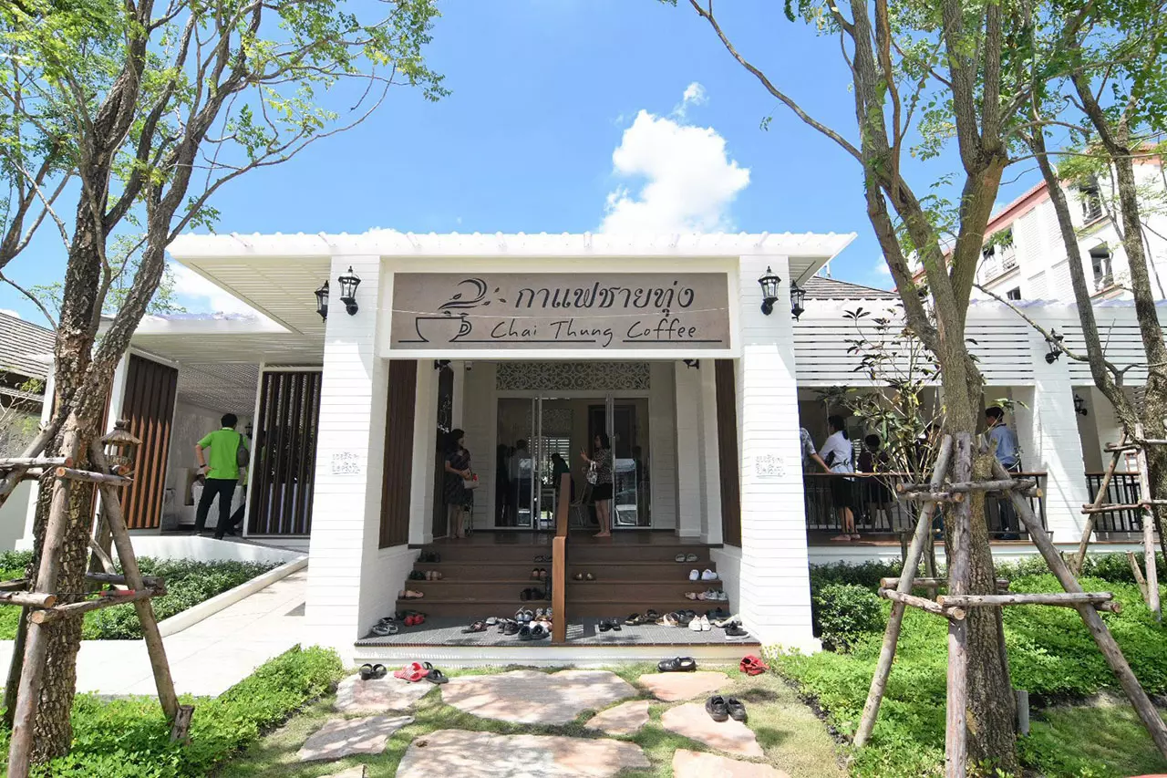 ภาพร้านกาแฟชายทุ่งของสมเด็จพระเทพฯ ประชาชนหลั่งไหลอุดหนุน 