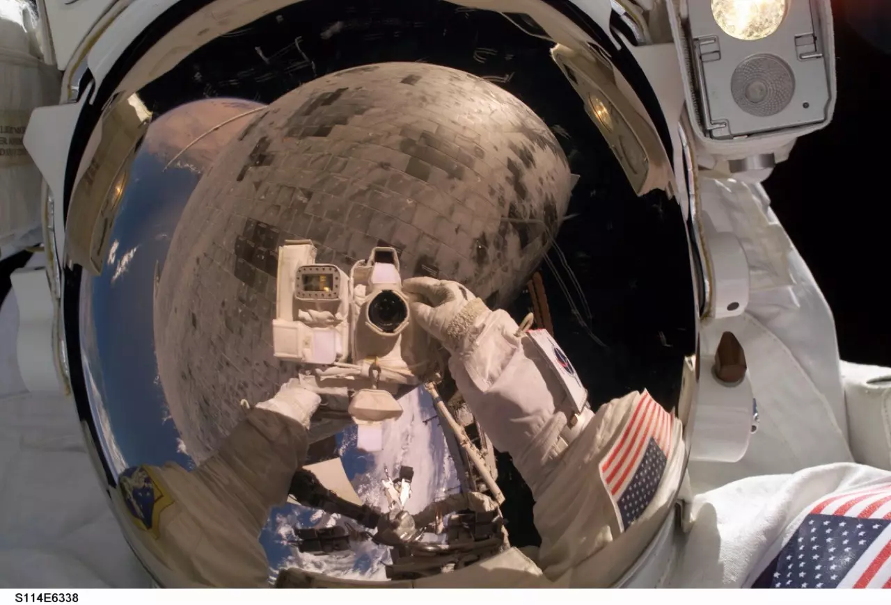 NASA สั่งซื้อกล้อง NIKON D5 53 ตัว เพื่อใช้ในภารกิจสำรวจอวกาศ !
