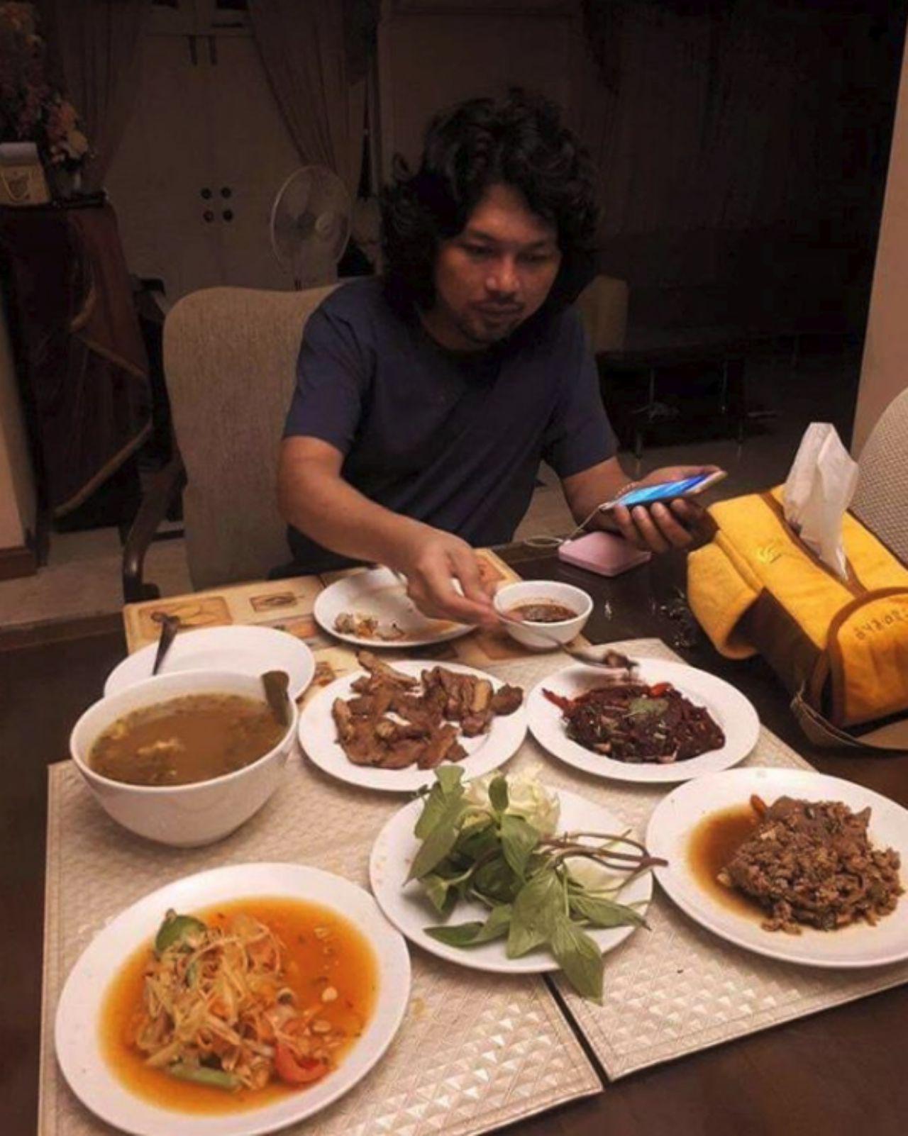 โต๊ะทานข้าวใช้ประจำ