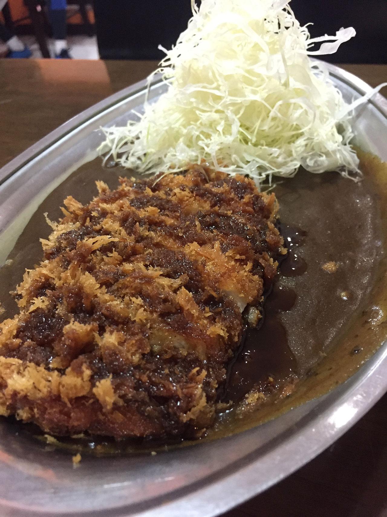 ข้าวแกงกะหรี่ เมืองคานาซาวะ จังหวัด อิชิคะวะ ที่มีรสชาติเข้มข้นสุดๆ
