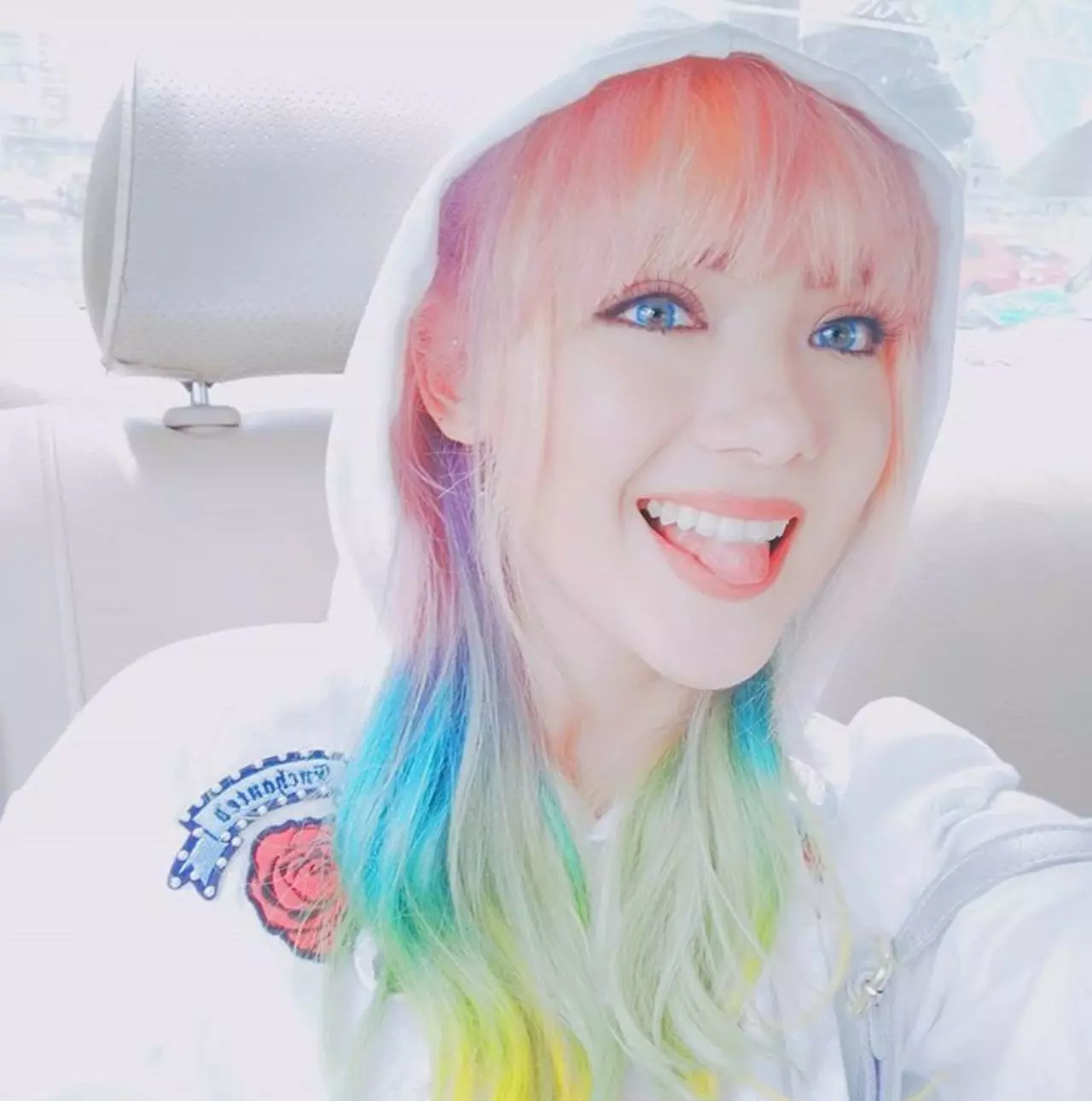 เด่นมาแต่ไกล! ส่องผมสีจี๊ดรับซัมเมอร์ แจ่มจนต้องเหลียวมอง