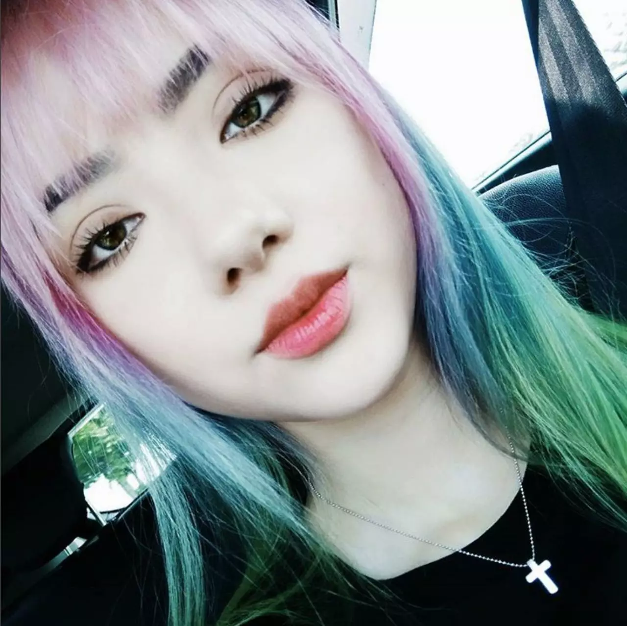 เด่นมาแต่ไกล! ส่องผมสีจี๊ดรับซัมเมอร์ แจ่มจนต้องเหลียวมอง