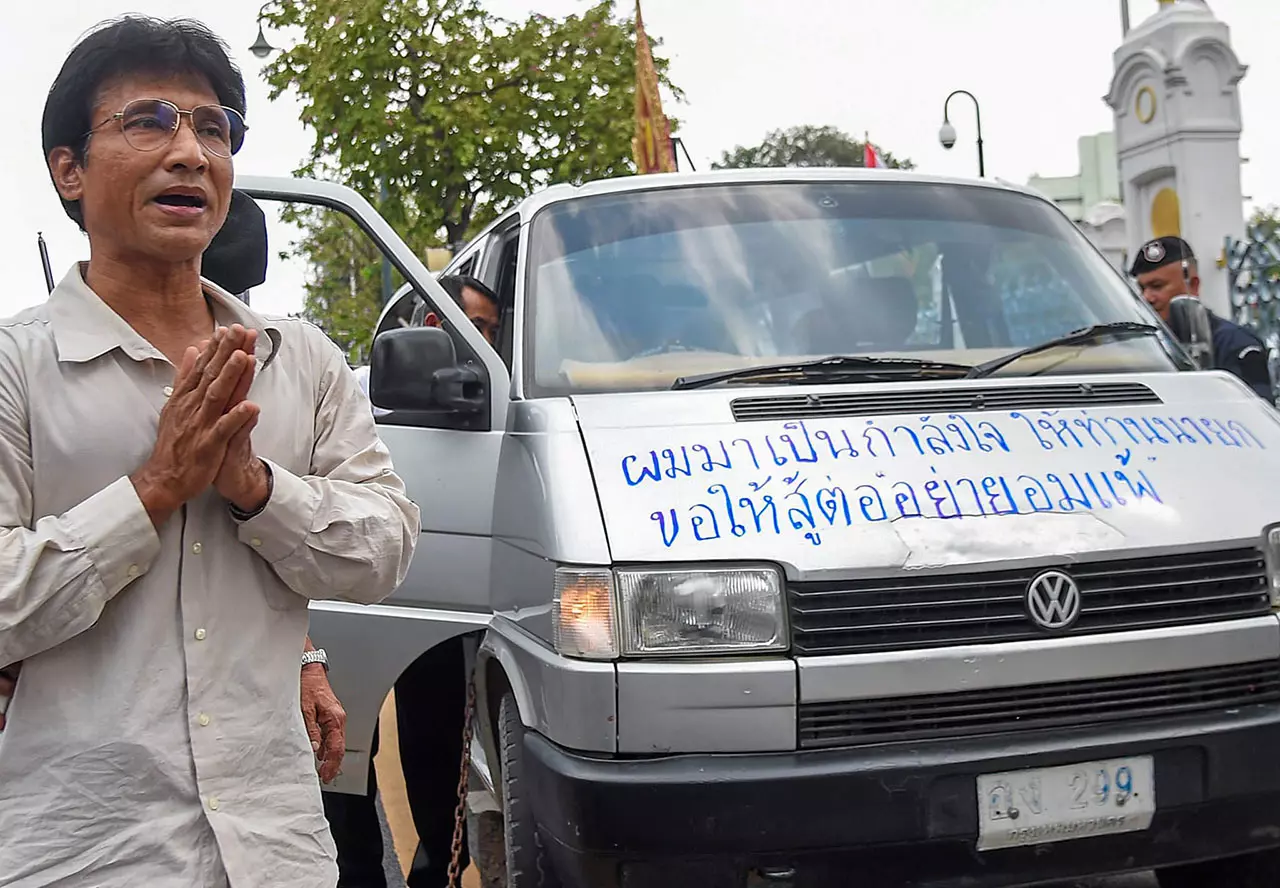 ห้ามล้อนาฬิกา เข้มบอลประเพณี