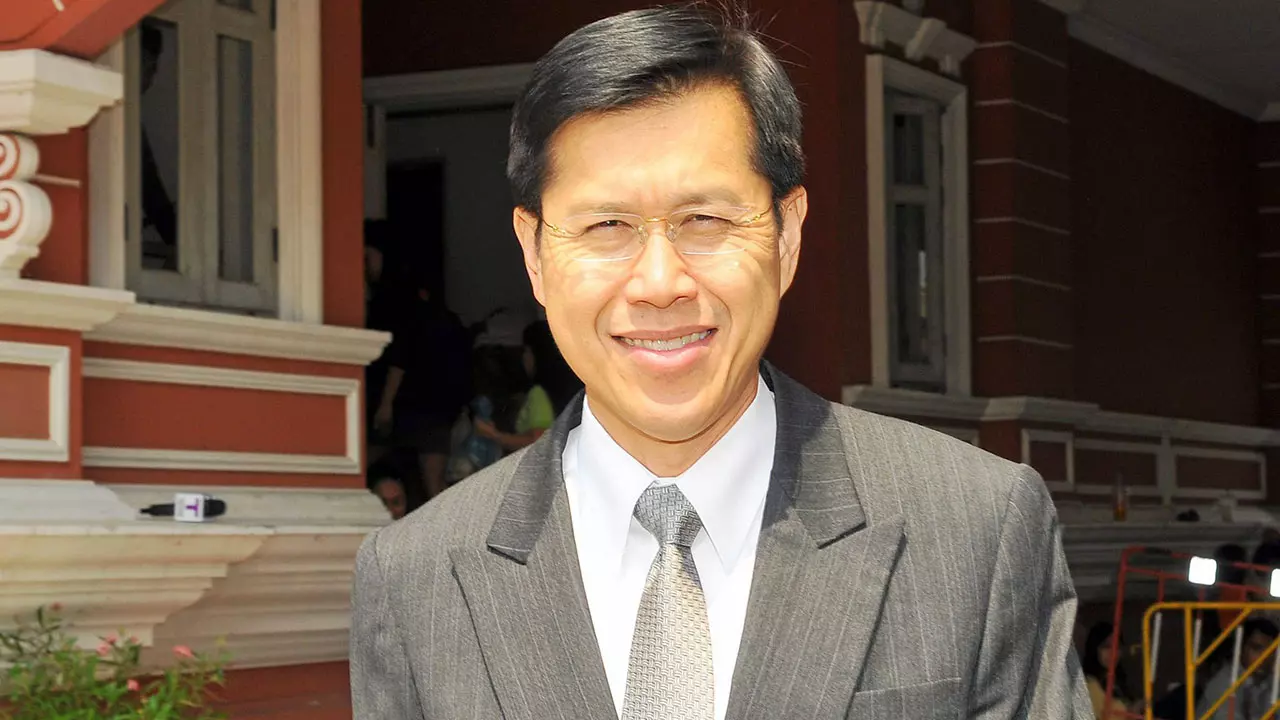 ห้ามล้อนาฬิกา เข้มบอลประเพณี