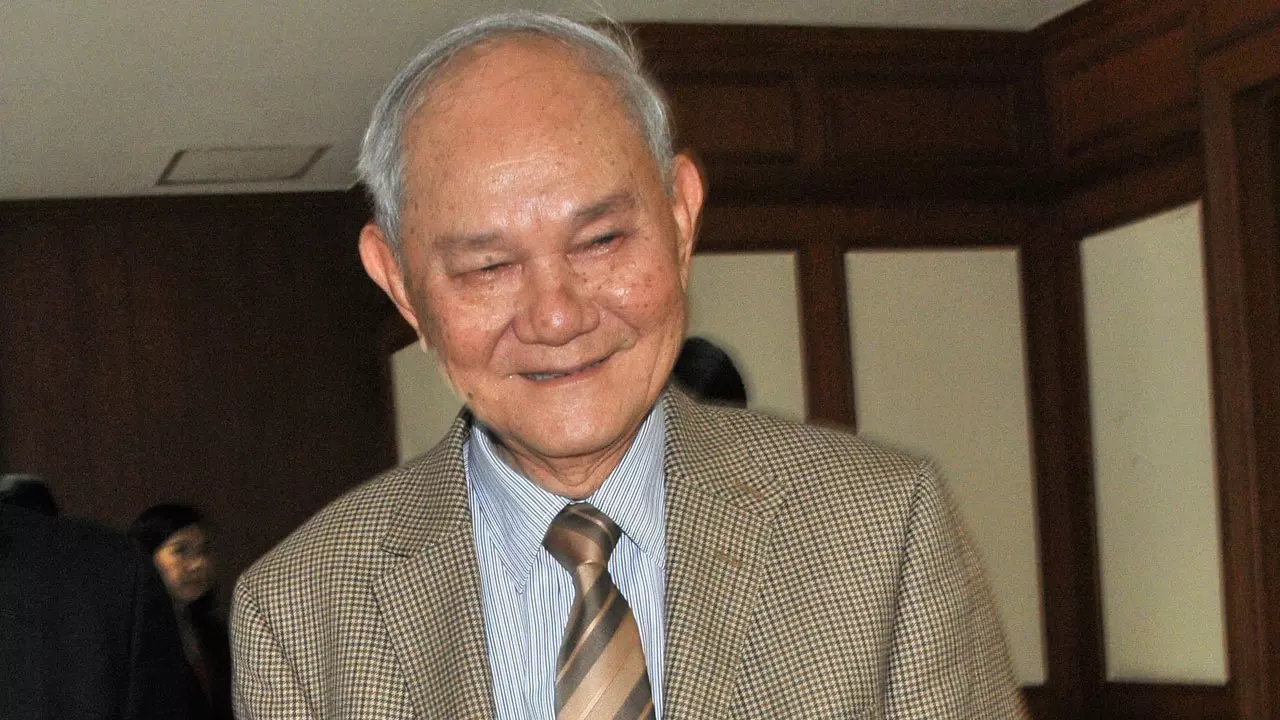 ห้ามล้อนาฬิกา เข้มบอลประเพณี
