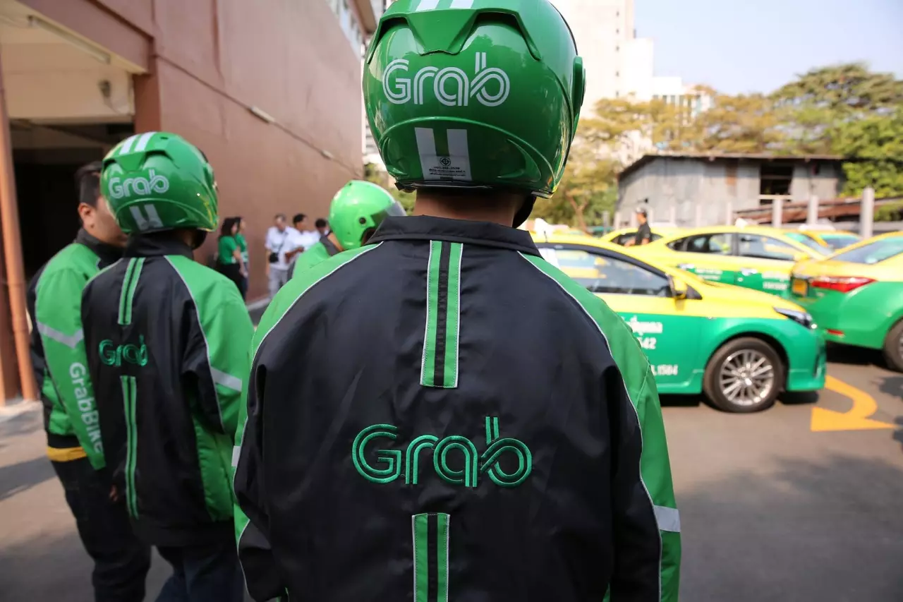 จริงหรือ? ทำถูกได้แต่ไม่ทำ ล้วงใจคนขี่ Grab ถูกด่า ชุบมือเปิบ แย่งอาชีพ (คลิป)