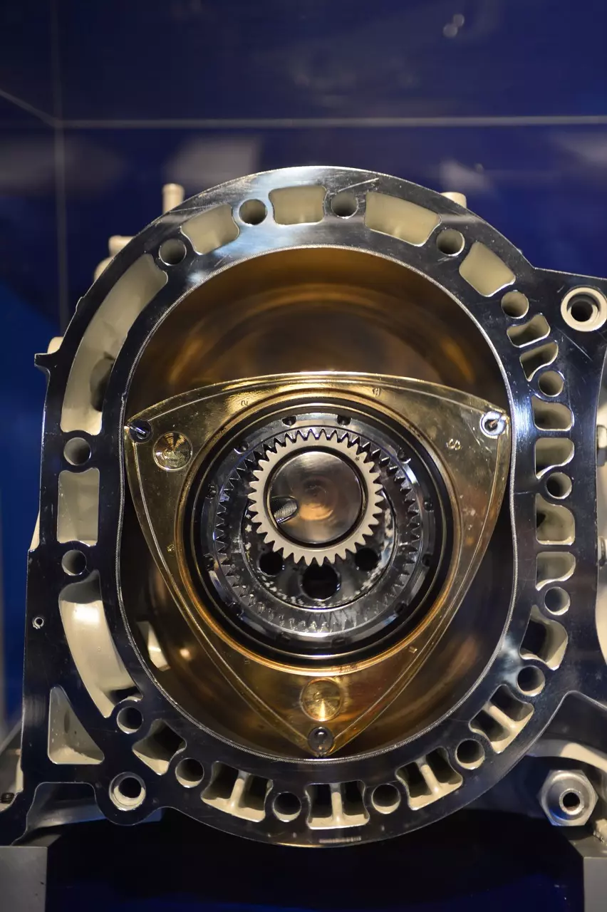 ขุดกระดูกปิศาจร้ายโรตารี่ ย้อนอดีต MAZDA เครื่องยนต์สูบหมุน