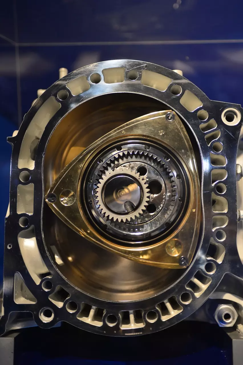 ขุดกระดูกปิศาจร้ายโรตารี่ ย้อนอดีต MAZDA เครื่องยนต์สูบหมุน