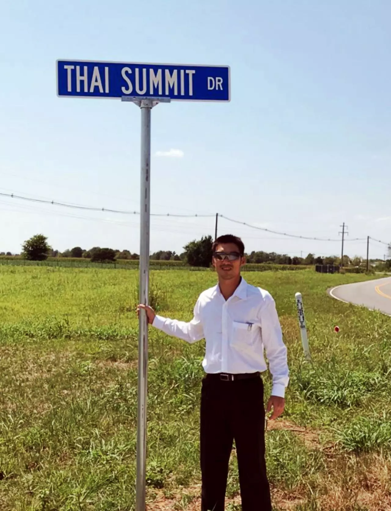 ไพร่หมื่นล้าน! 10 รู้จัก 'เอก ธนาธร จึงรุ่งเรืองกิจ' เขาคือใคร?