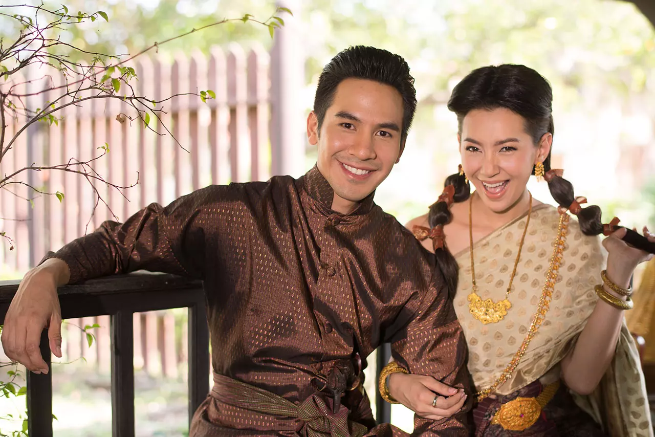 เอาใจช่วย! แม่หญิงการะเกด ม้าดีดกะโหลกหลงยุค จะทำยังไงไม่ให้โป๊ะแตก