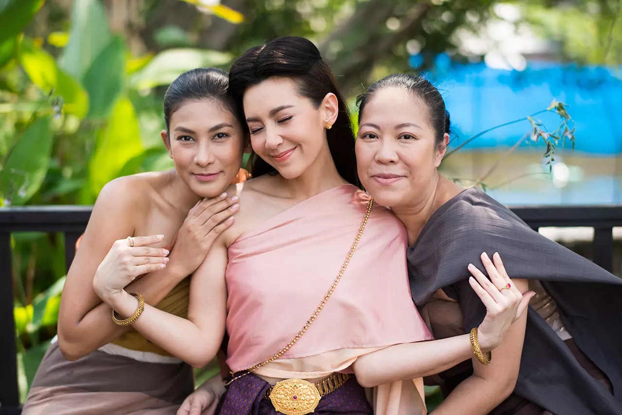 เอาใจช่วย! แม่หญิงการะเกด ม้าดีดกะโหลกหลงยุค จะทำยังไงไม่ให้โป๊ะแตก