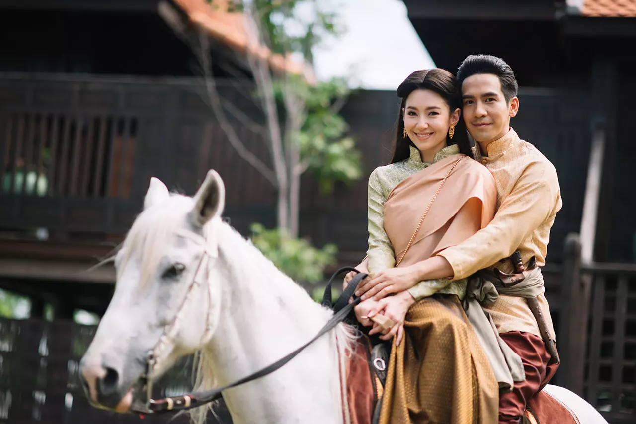 เอาใจช่วย! แม่หญิงการะเกด ม้าดีดกะโหลกหลงยุค จะทำยังไงไม่ให้โป๊ะแตก