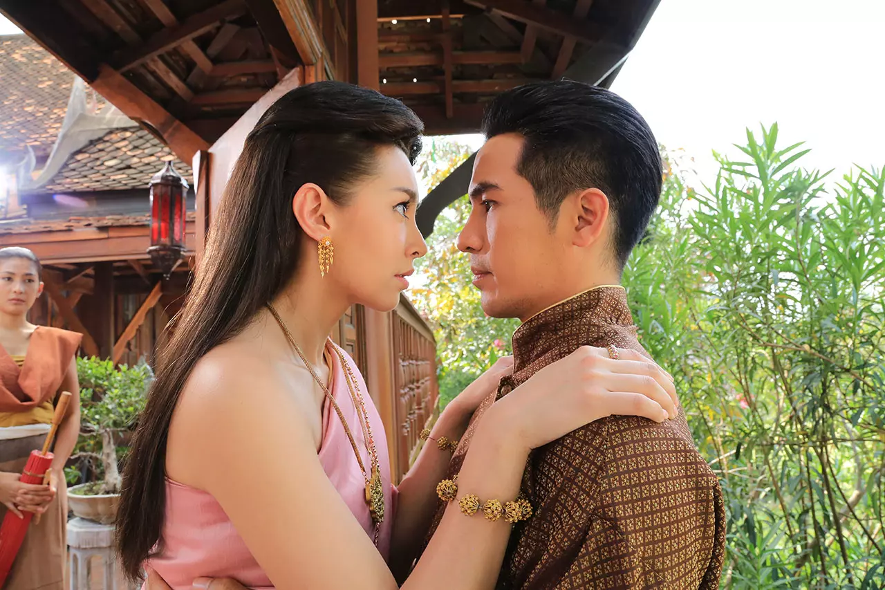 เอาใจช่วย! แม่หญิงการะเกด ม้าดีดกะโหลกหลงยุค จะทำยังไงไม่ให้โป๊ะแตก