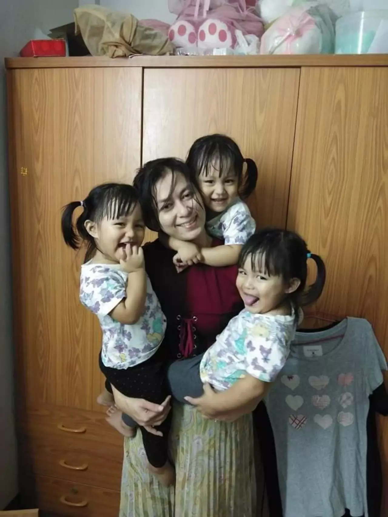 แม่แฝด 3 ธรรมชาติ เล่าประสบการณ์ ลูก 2 คนหยุดหายใจหลังคลอด จับแยกยื้อชีวิต