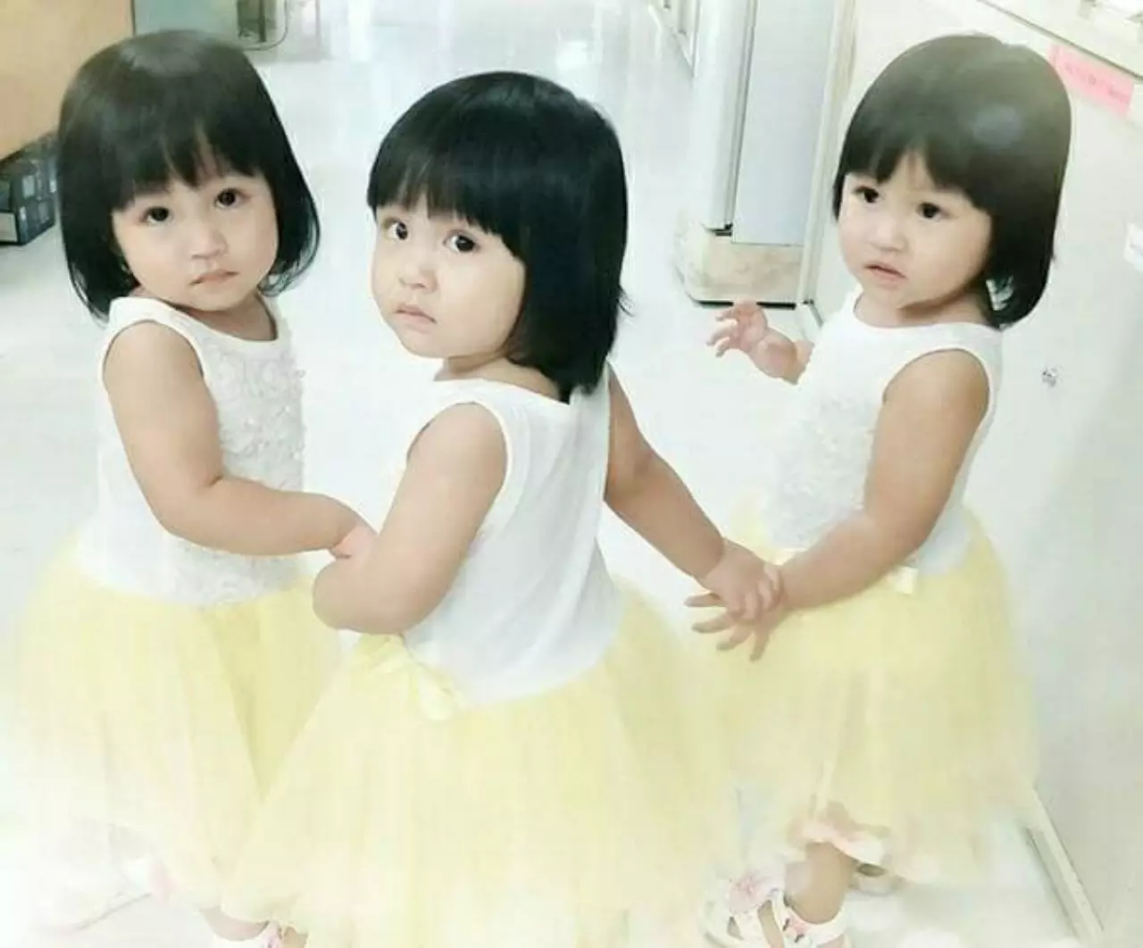 แม่แฝด 3 ธรรมชาติ เล่าประสบการณ์ ลูก 2 คนหยุดหายใจหลังคลอด จับแยกยื้อชีวิต