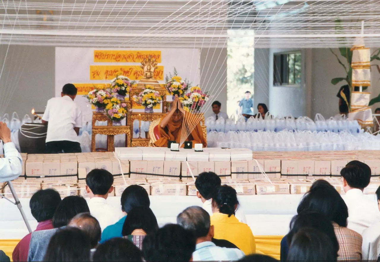 ความผูกพันหลวงพ่อคูณ บริจาคร่างกาย มข. ลอยอังคารพระธาตุกลางน้ำ 