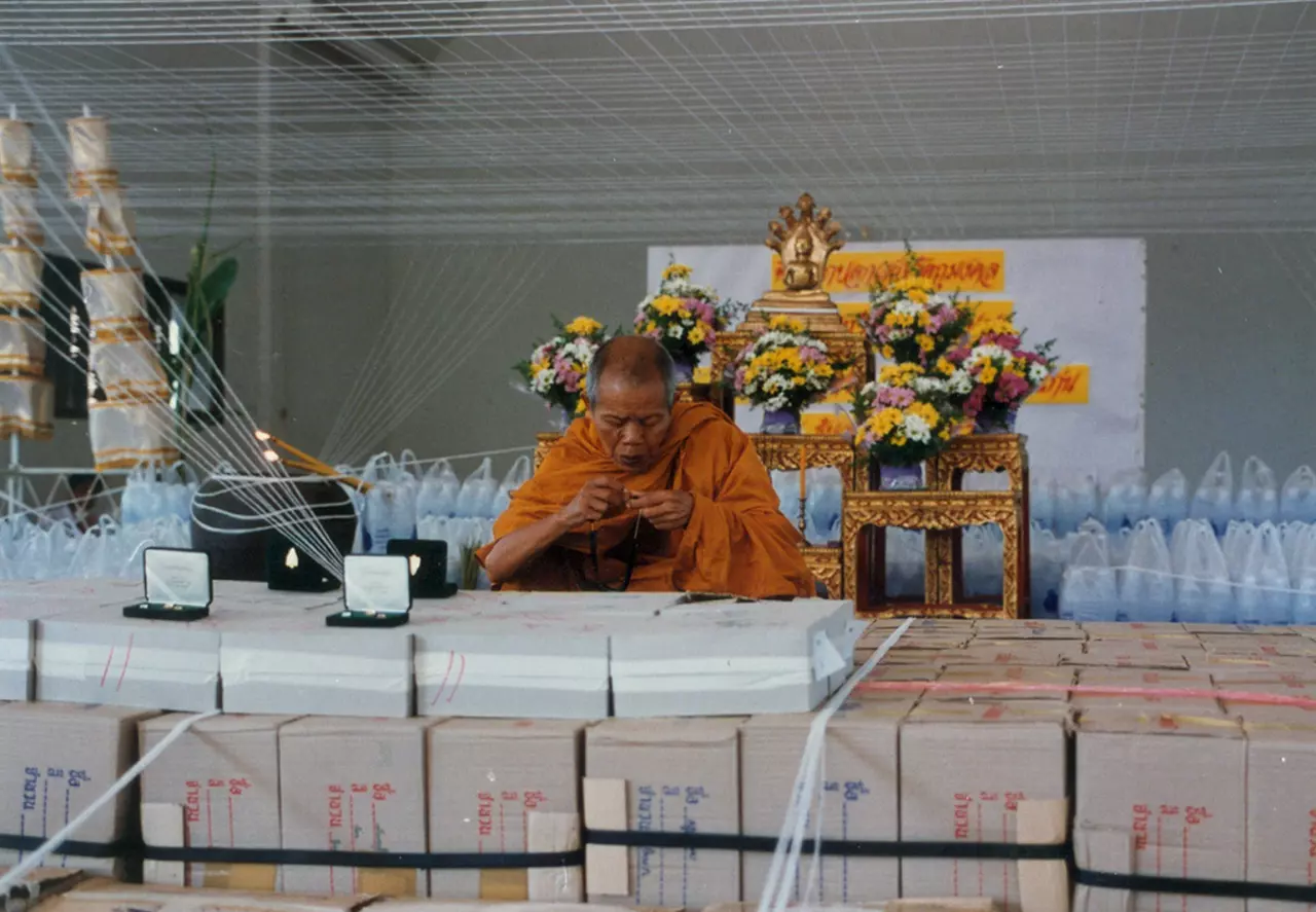 ความผูกพันหลวงพ่อคูณ บริจาคร่างกาย มข. ลอยอังคารพระธาตุกลางน้ำ 