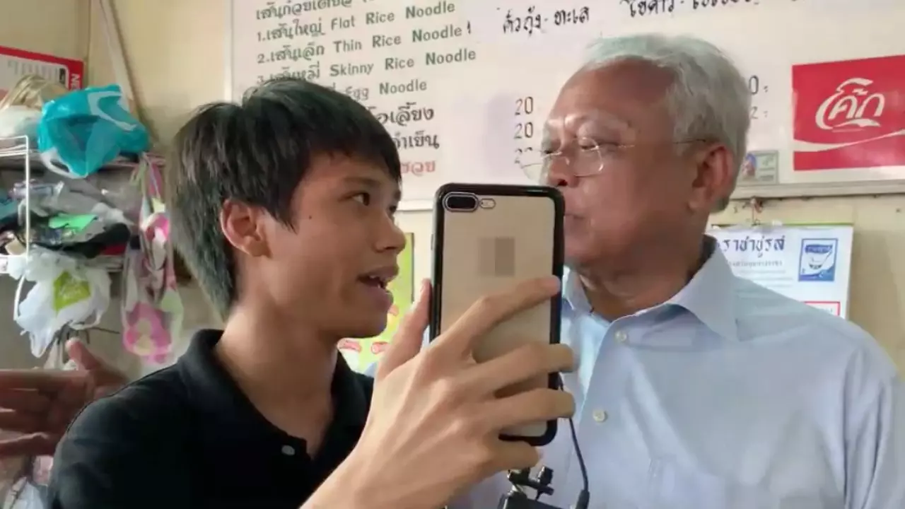 ปรากฏการณ์ ชาวบ้านถาม ’กลับมาเล่นการเมืองทำไม’ สะท้อนนัยอะไร ’สุเทพ’