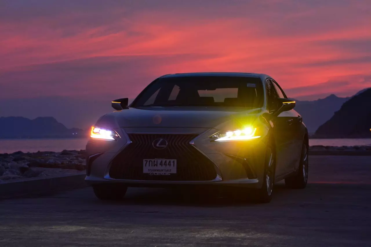 ดีกว่า NEW CAMRY ก็คันนี้ล่ะครับ รีวิว LEXUS ES300h GRAND LUXURY