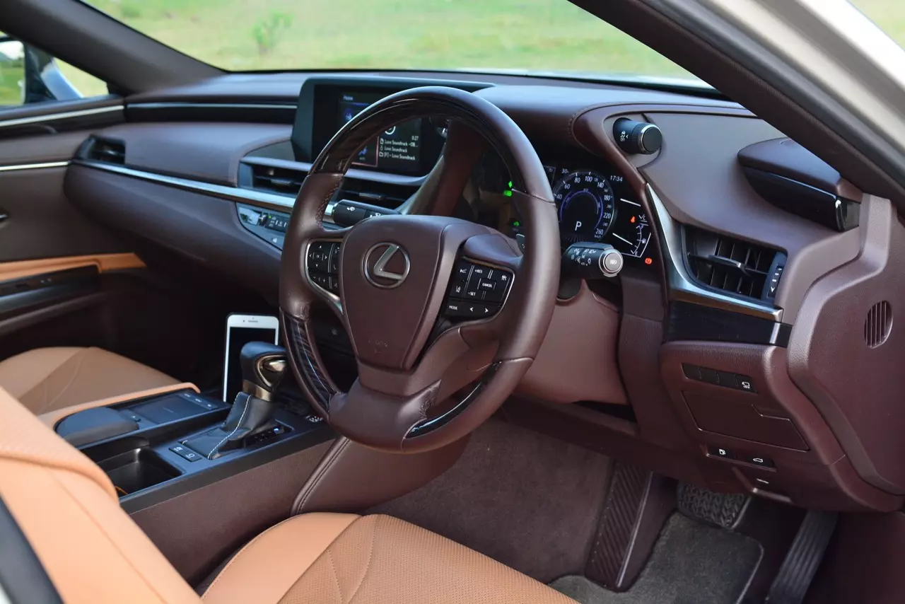 ดีกว่า NEW CAMRY ก็คันนี้ล่ะครับ รีวิว LEXUS ES300h GRAND LUXURY
