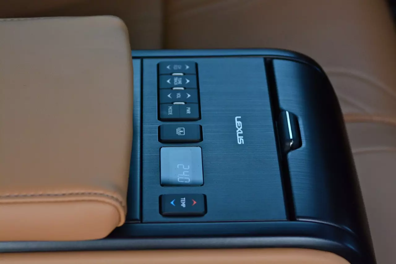 ดีกว่า NEW CAMRY ก็คันนี้ล่ะครับ รีวิว LEXUS ES300h GRAND LUXURY