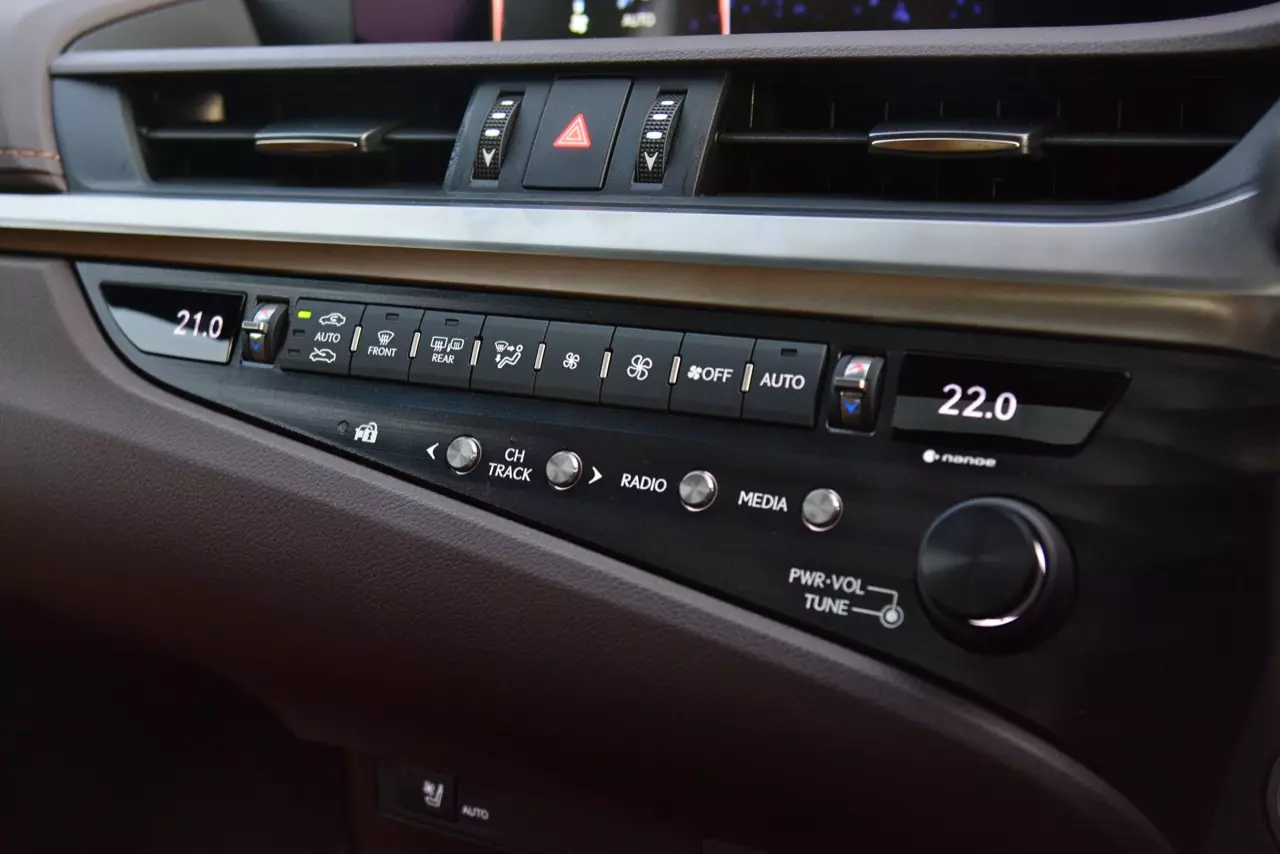 ดีกว่า NEW CAMRY ก็คันนี้ล่ะครับ รีวิว LEXUS ES300h GRAND LUXURY