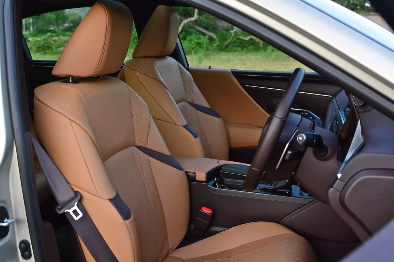 ดีกว่า NEW CAMRY ก็คันนี้ล่ะครับ รีวิว LEXUS ES300h GRAND LUXURY