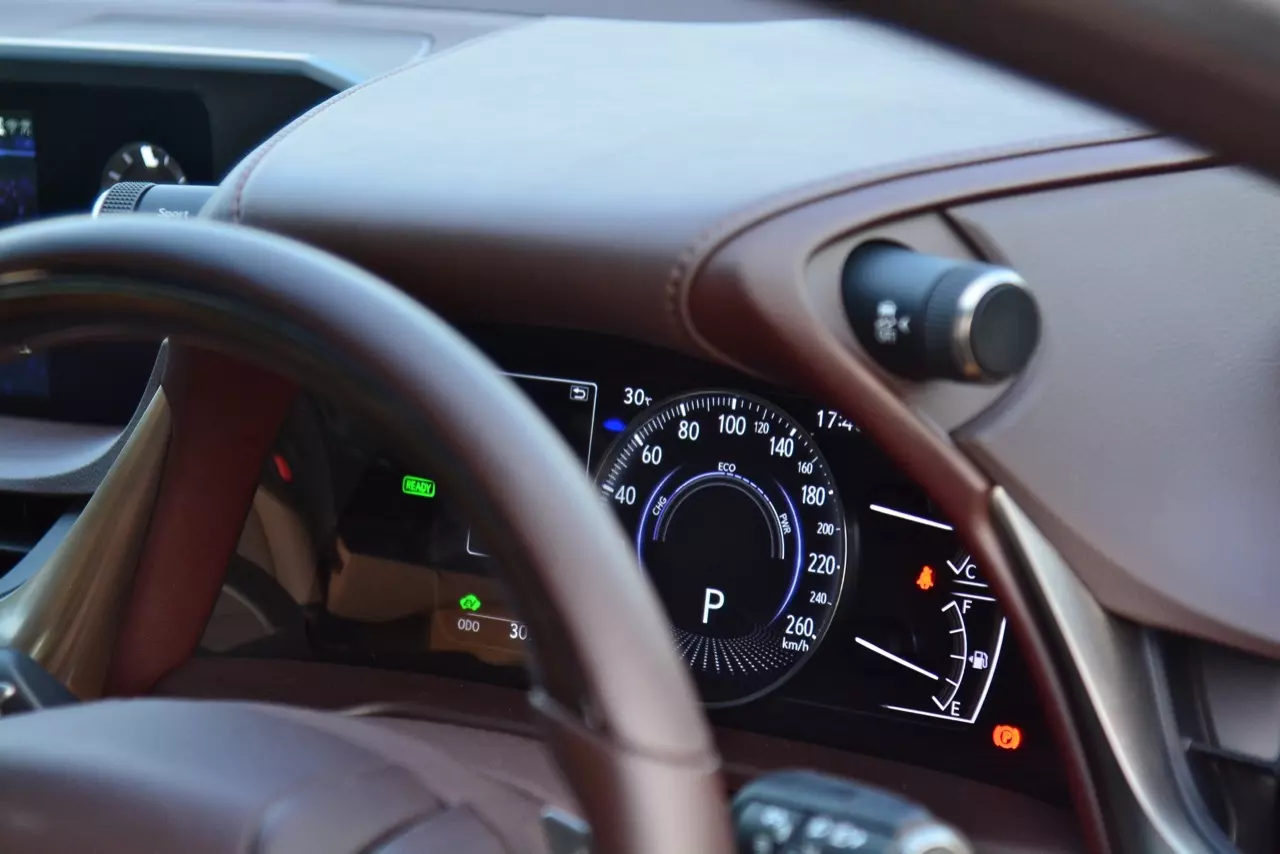 ดีกว่า NEW CAMRY ก็คันนี้ล่ะครับ รีวิว LEXUS ES300h GRAND LUXURY