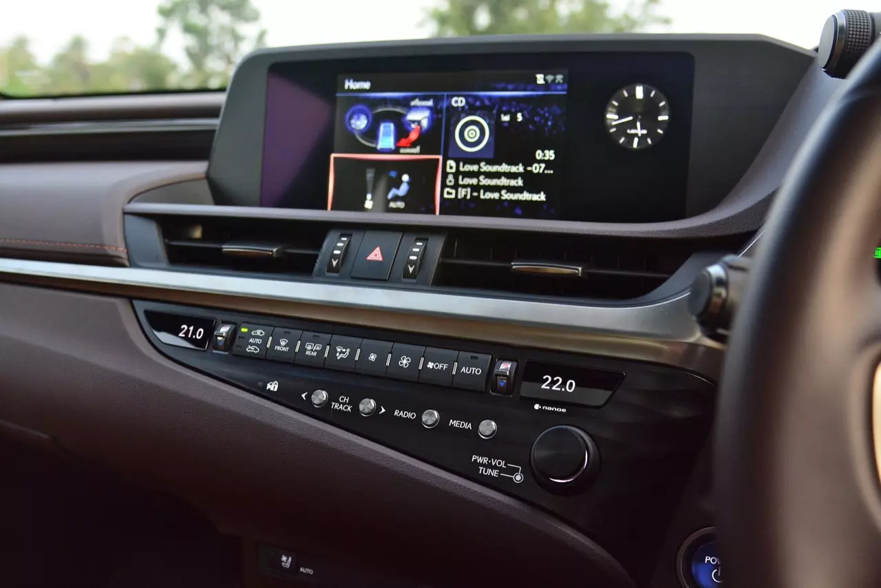 ดีกว่า NEW CAMRY ก็คันนี้ล่ะครับ รีวิว LEXUS ES300h GRAND LUXURY